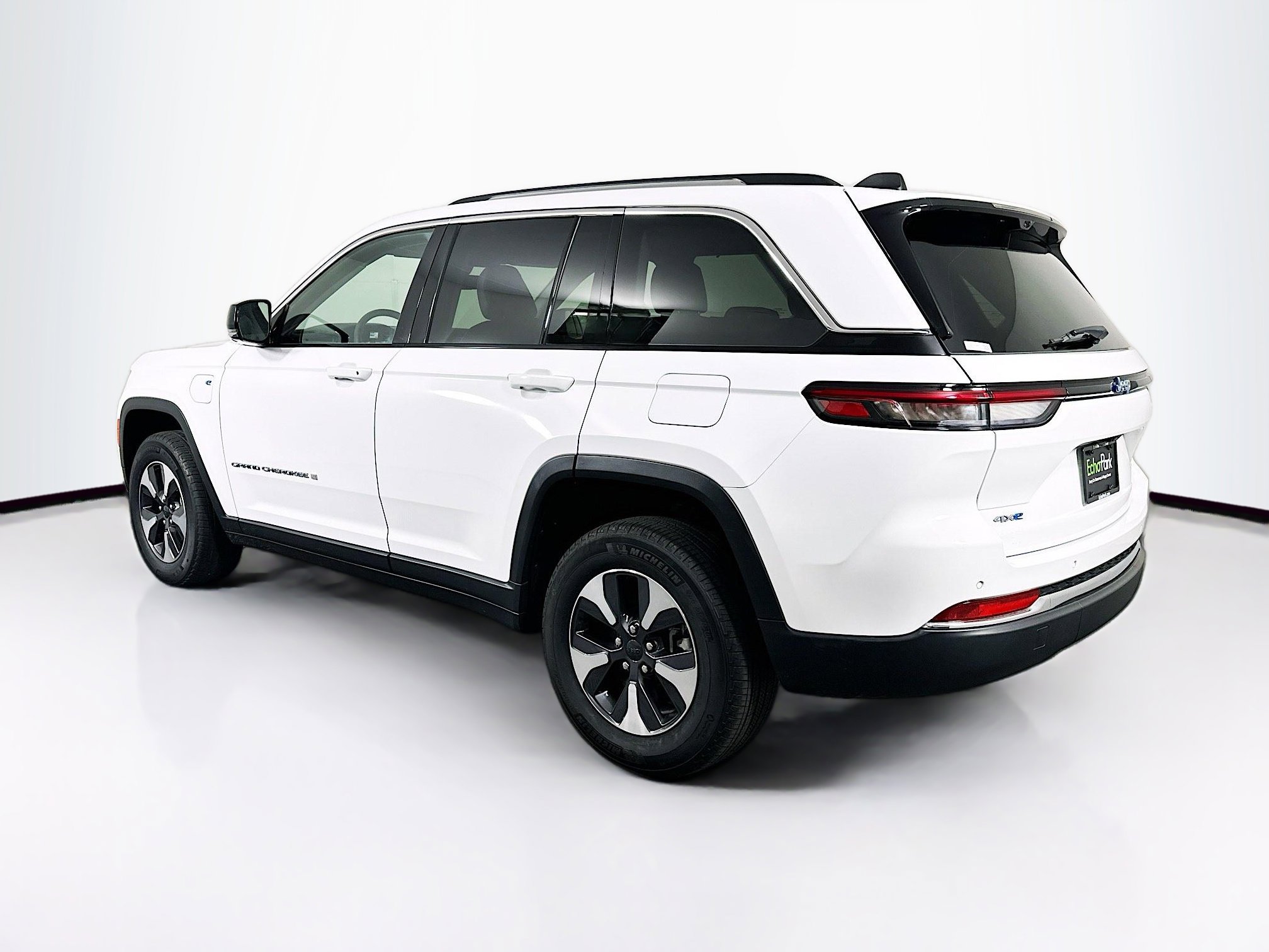 Used 2022 Jeep Grand Cherokee Limited 4xe w/ Luxury Tech Group II AWD/4WD image 5