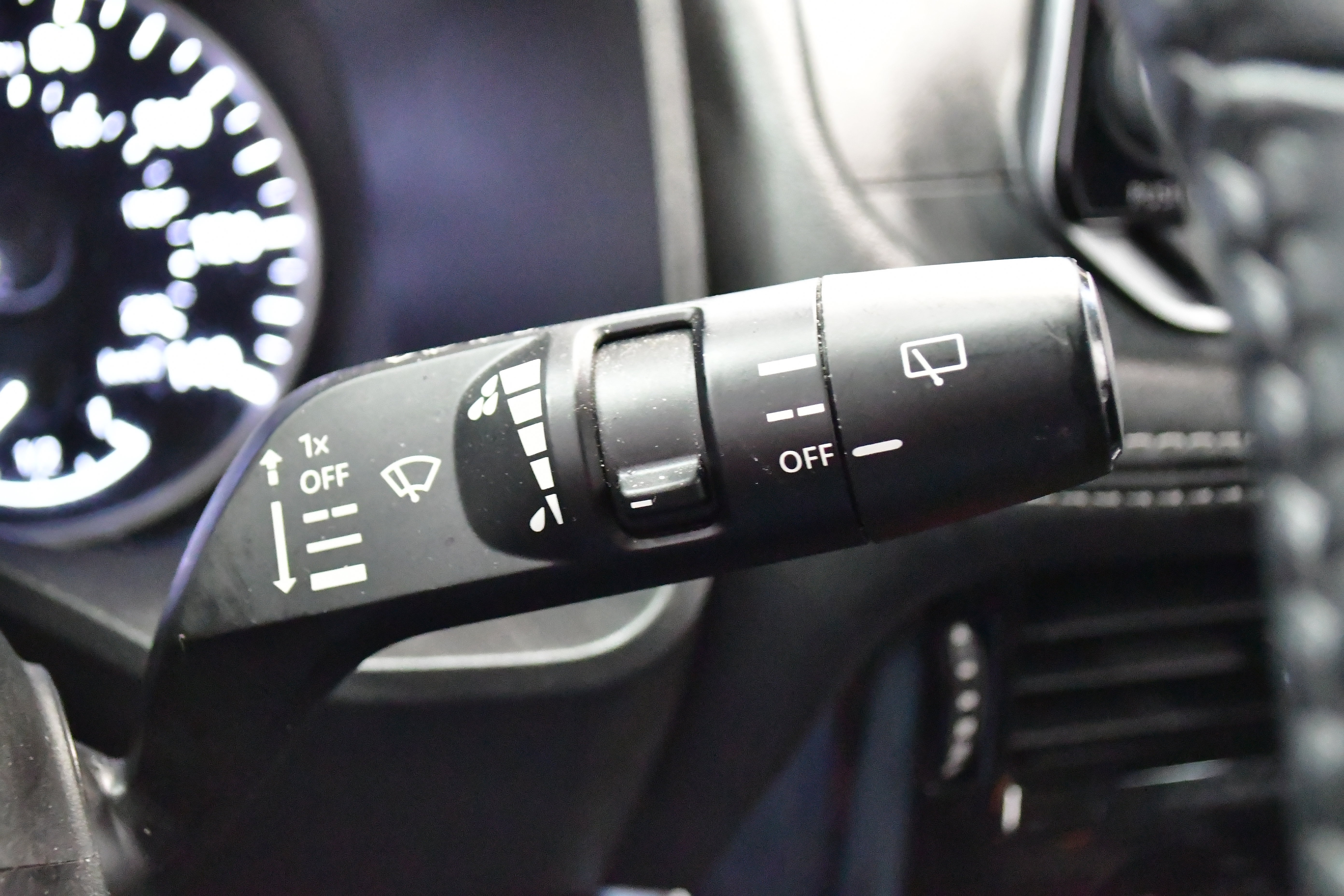 Used 2023 Nissan Rogue SL image 33