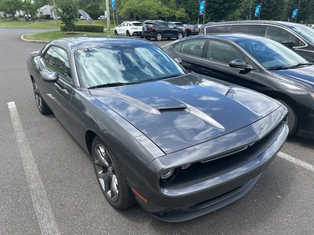 Used 2016 Dodge Challenger SXT w/ Driver Convenience Group RWD image 15