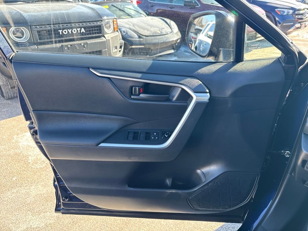 Used 2021 Toyota RAV4 SE image 35