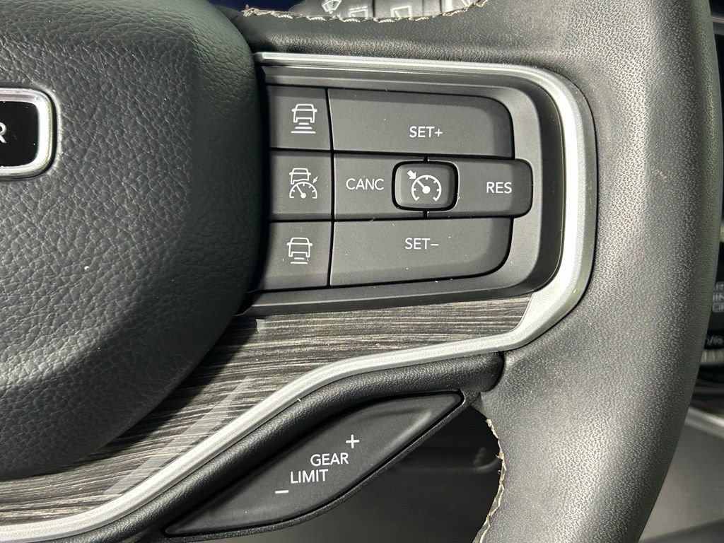 Used 2022 Jeep Wagoneer Series III w/ Rear Seat Video Group 1 AWD/4WD image 33
