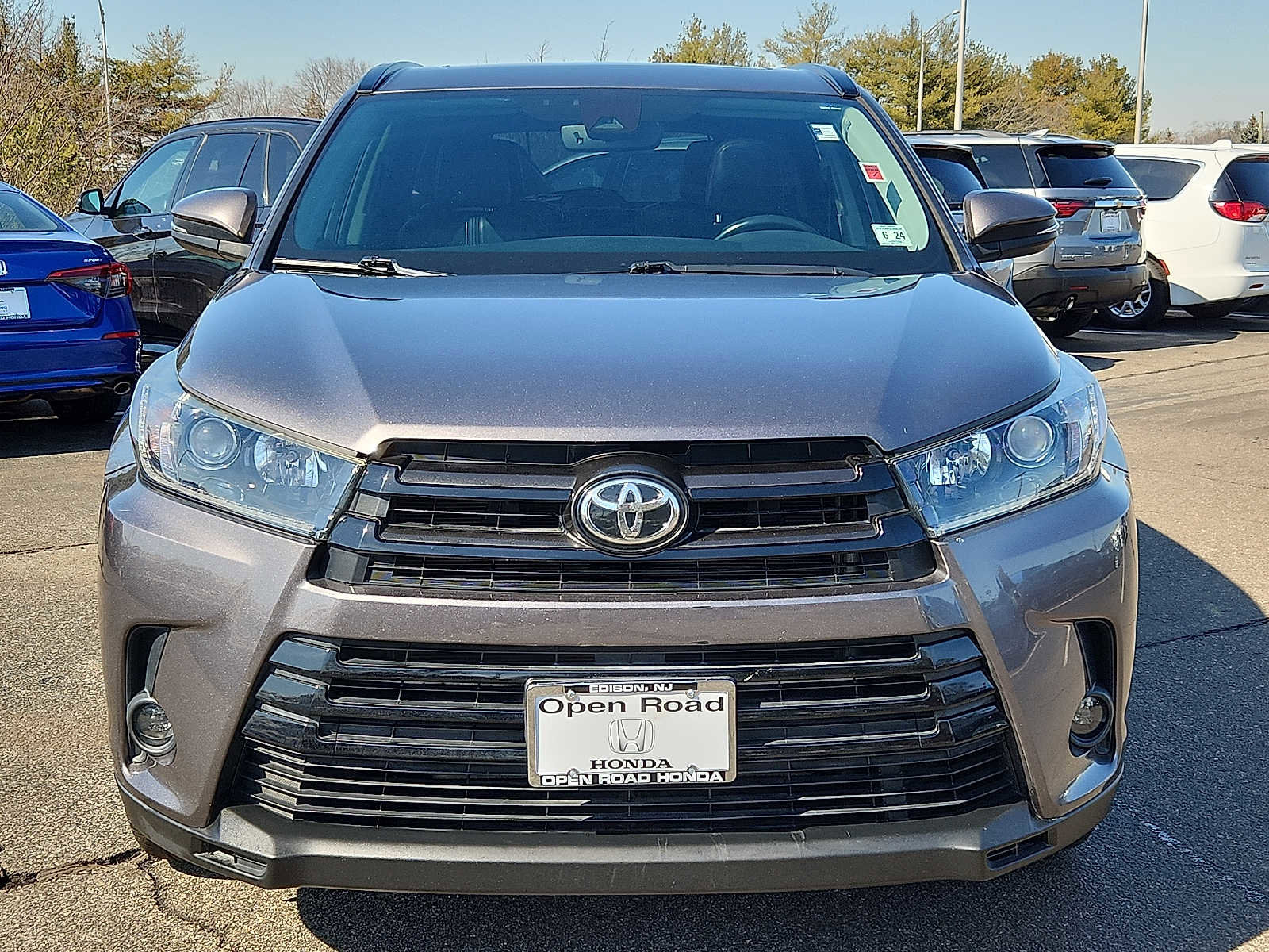 Used 2019 Toyota Highlander SE image 2