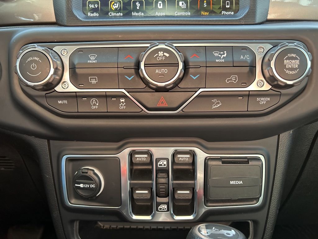 Used 2018 Jeep Wrangler Unlimited Sahara image 31