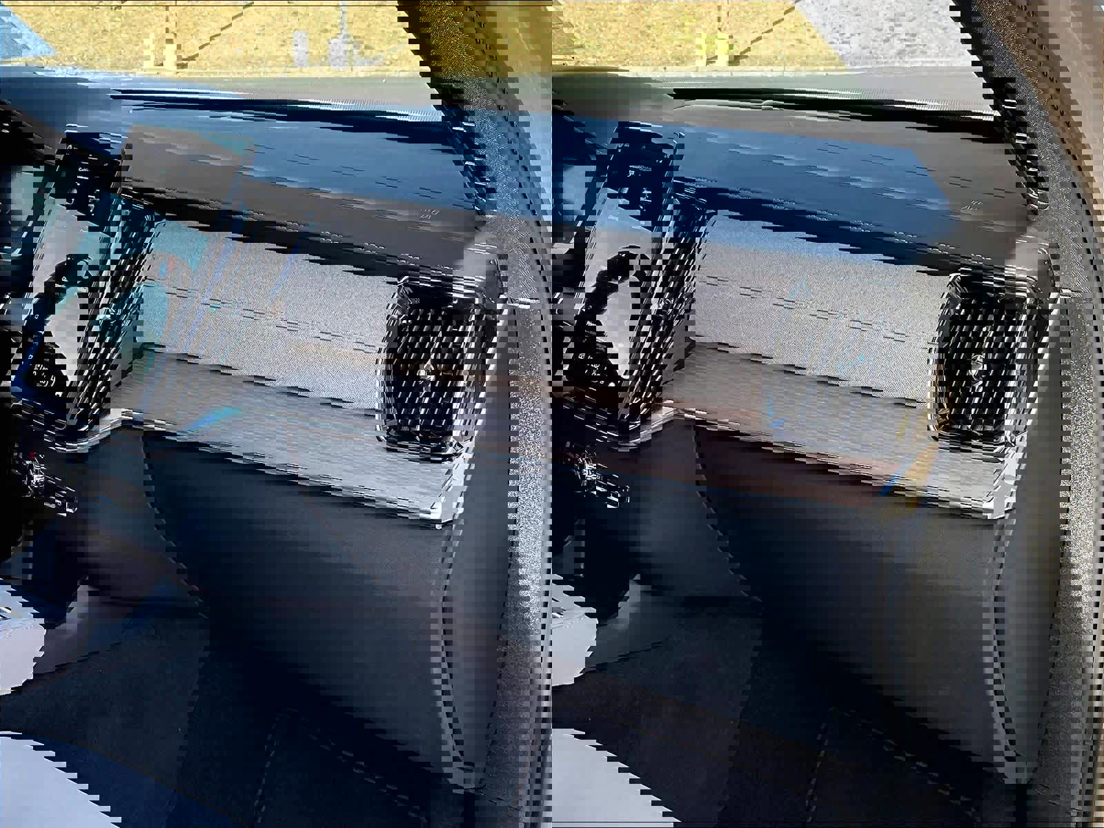 Used 2026 Volvo XC90 B5 Plus image 19