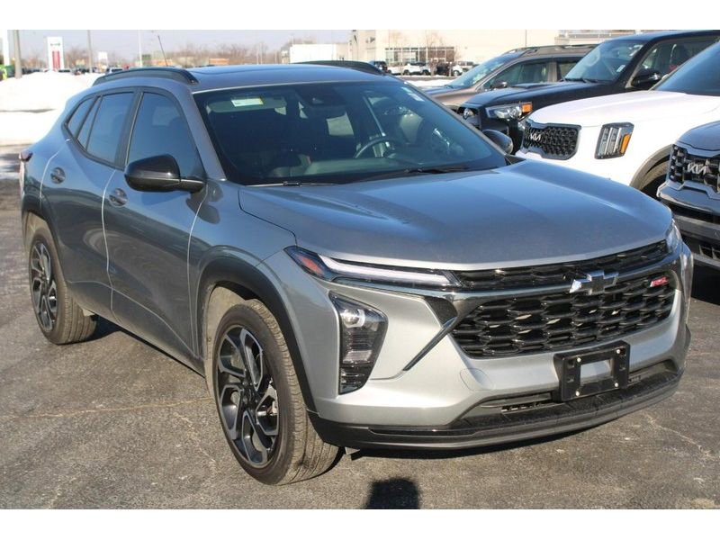 Used 2024 Chevrolet Trax RS w/ Sunroof Package image 2