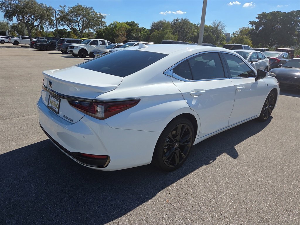 Used 2023 Lexus ES 300h F Sport image 6