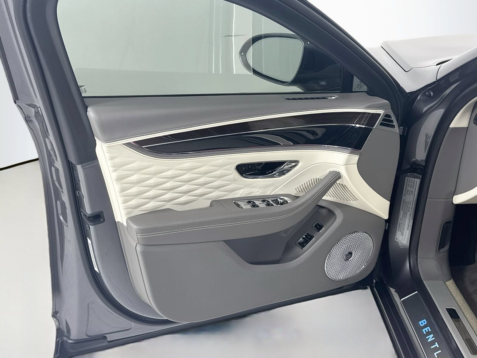 Certified 2022 Bentley Flying Spur W12 AWD/4WD image 16