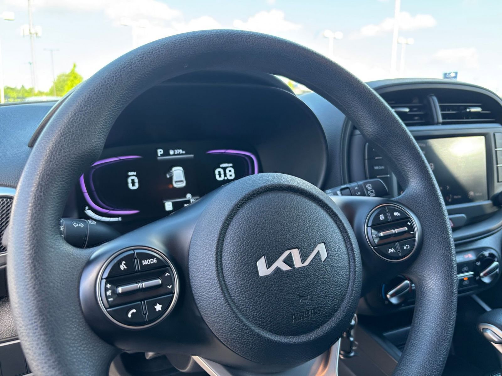 Used 2025 Kia Soul LX w/ LX Technology Package FWD image 25