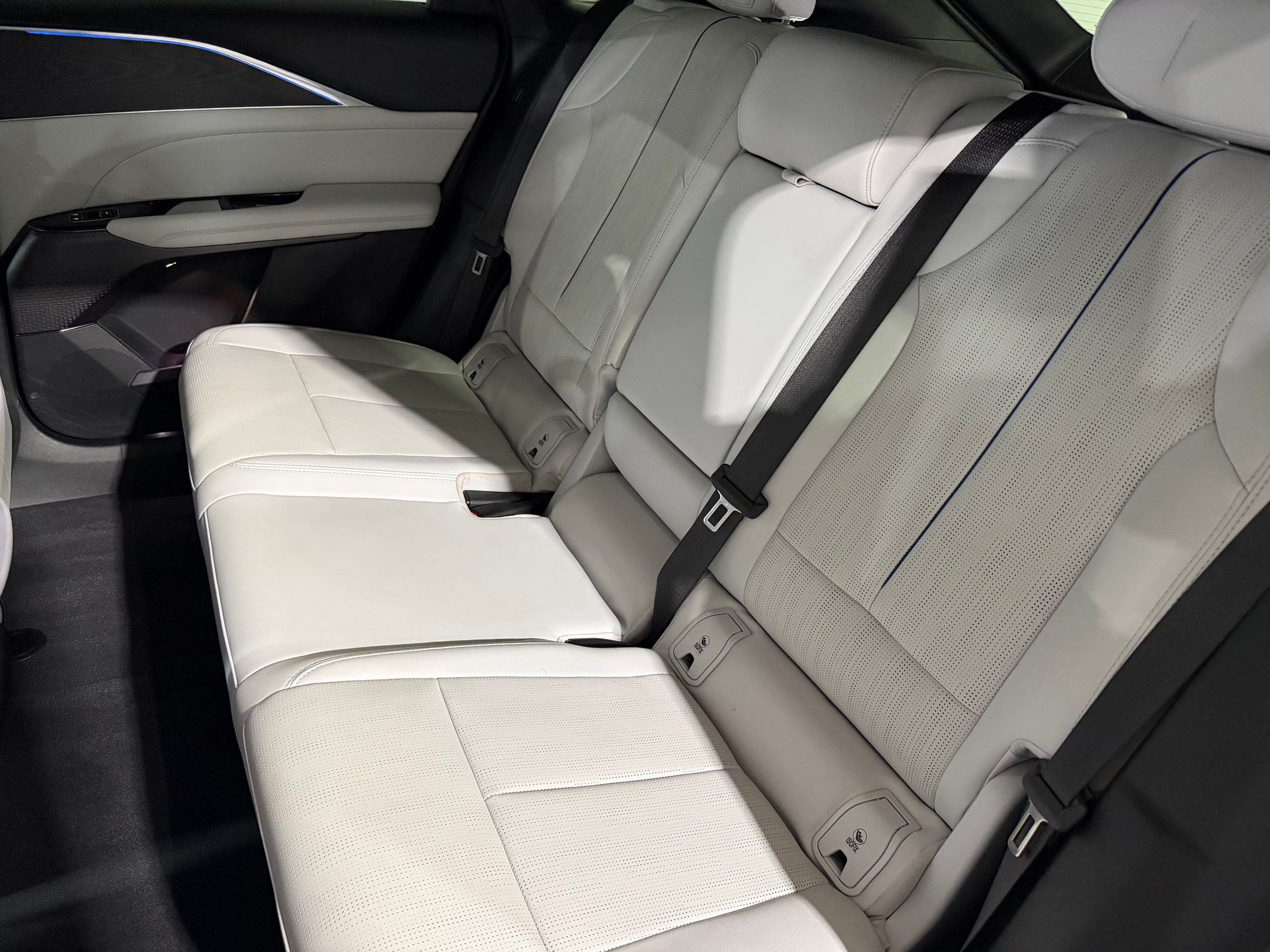 Certified 2024 Cadillac Lyriq Luxury RWD image 40