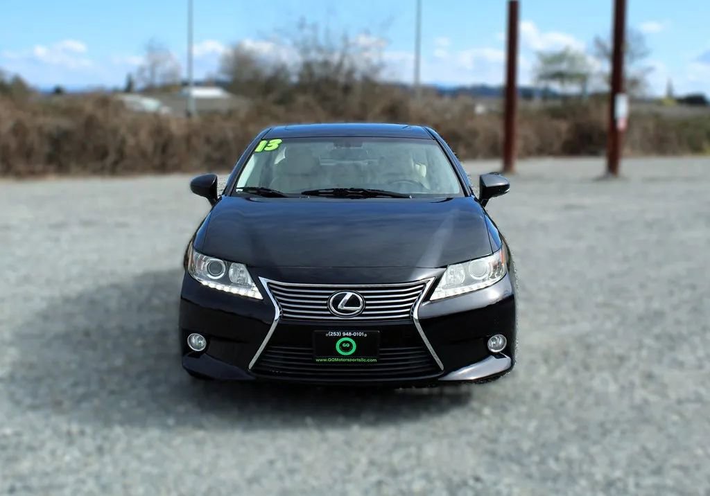 Used 2013 Lexus ES 350 w/ Luxury Pkg FWD image 2