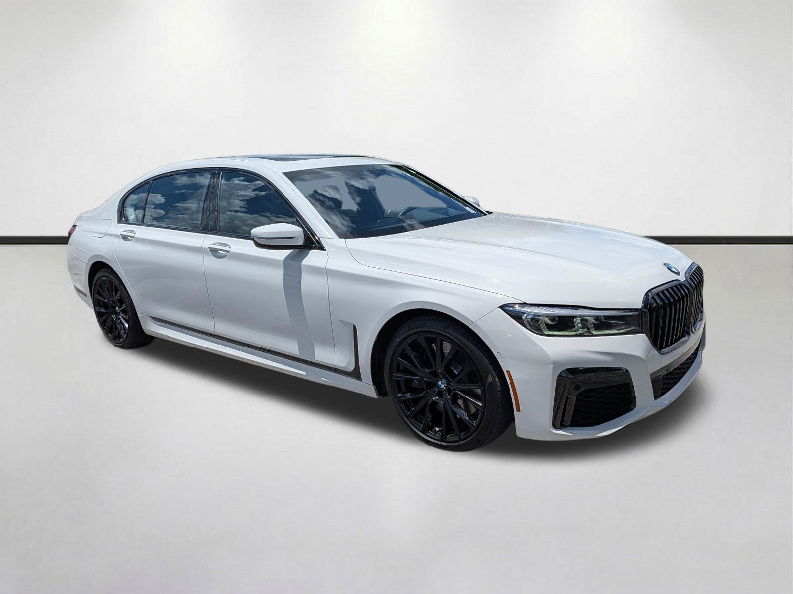 Used 2022 BMW 740i w/ M Sport Package RWD image 1