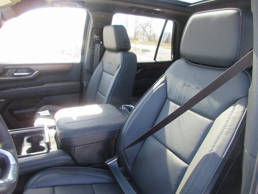 New 2026 GMC Yukon Denali w/ Sun & Power Step Package image 12