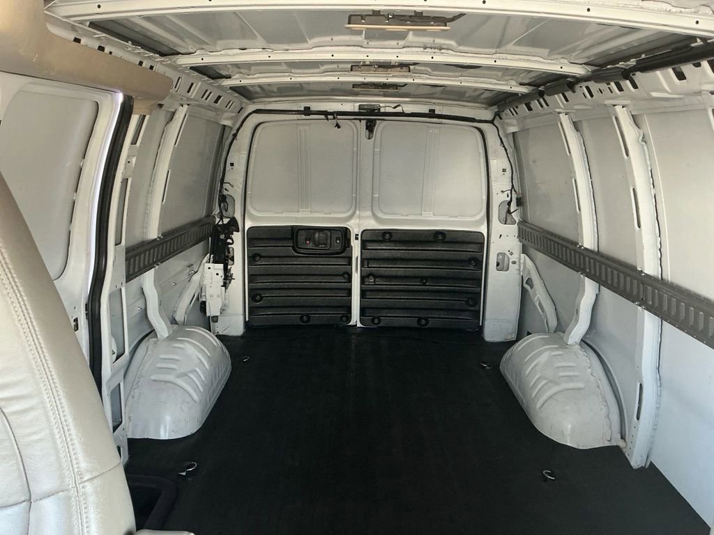 Used 2018 Chevrolet Express 2500 image 21