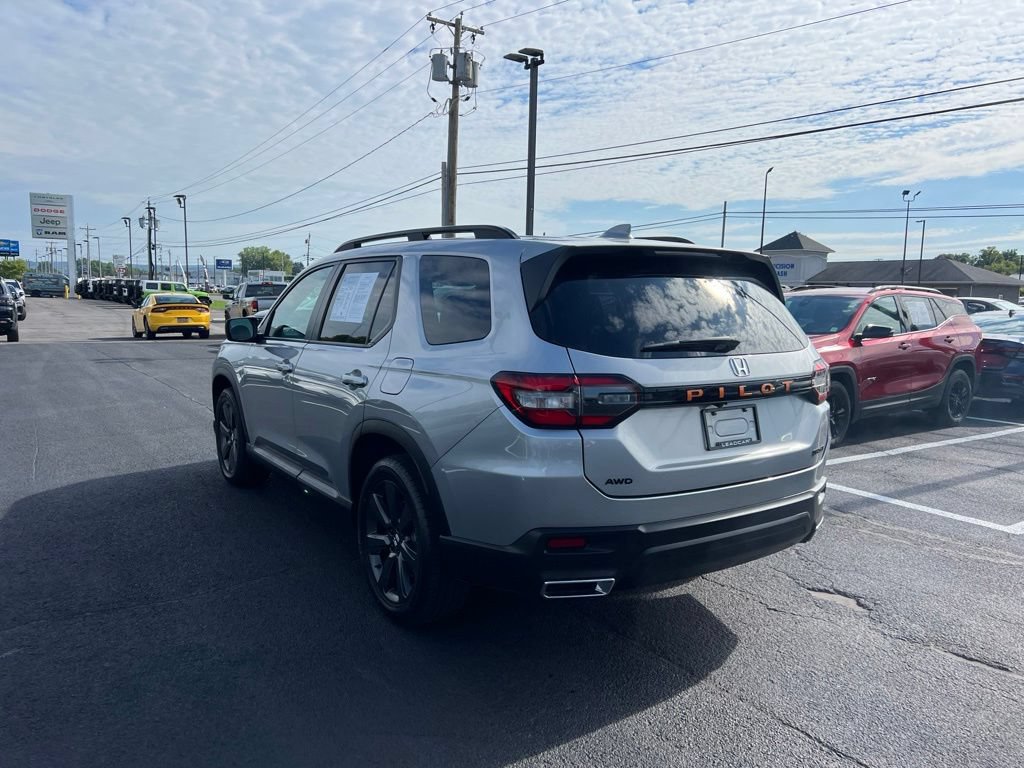 Used 2024 Honda Pilot Sport image 3