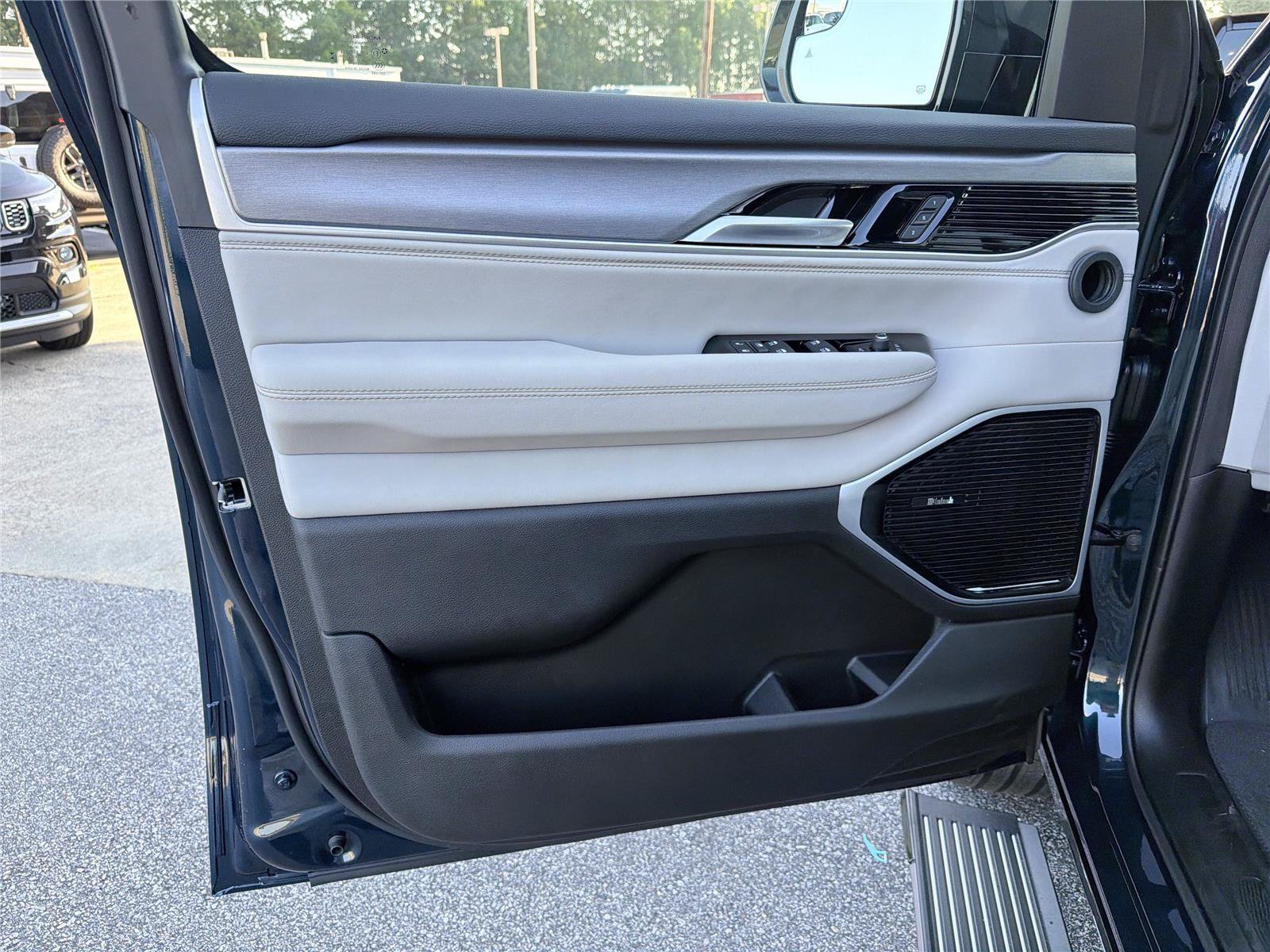 New 2026 Jeep Grand Wagoneer L Limited AWD/4WD image 8