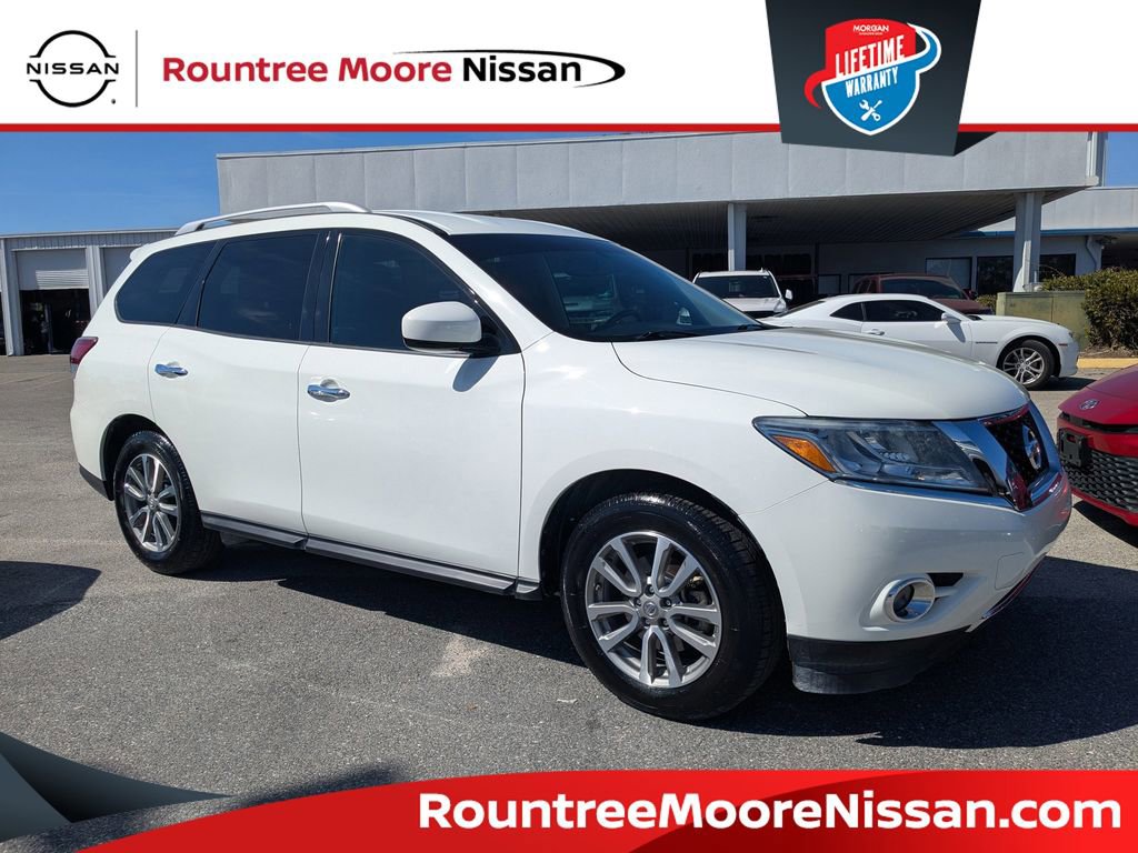 Used 2016 Nissan Pathfinder SV image 1
