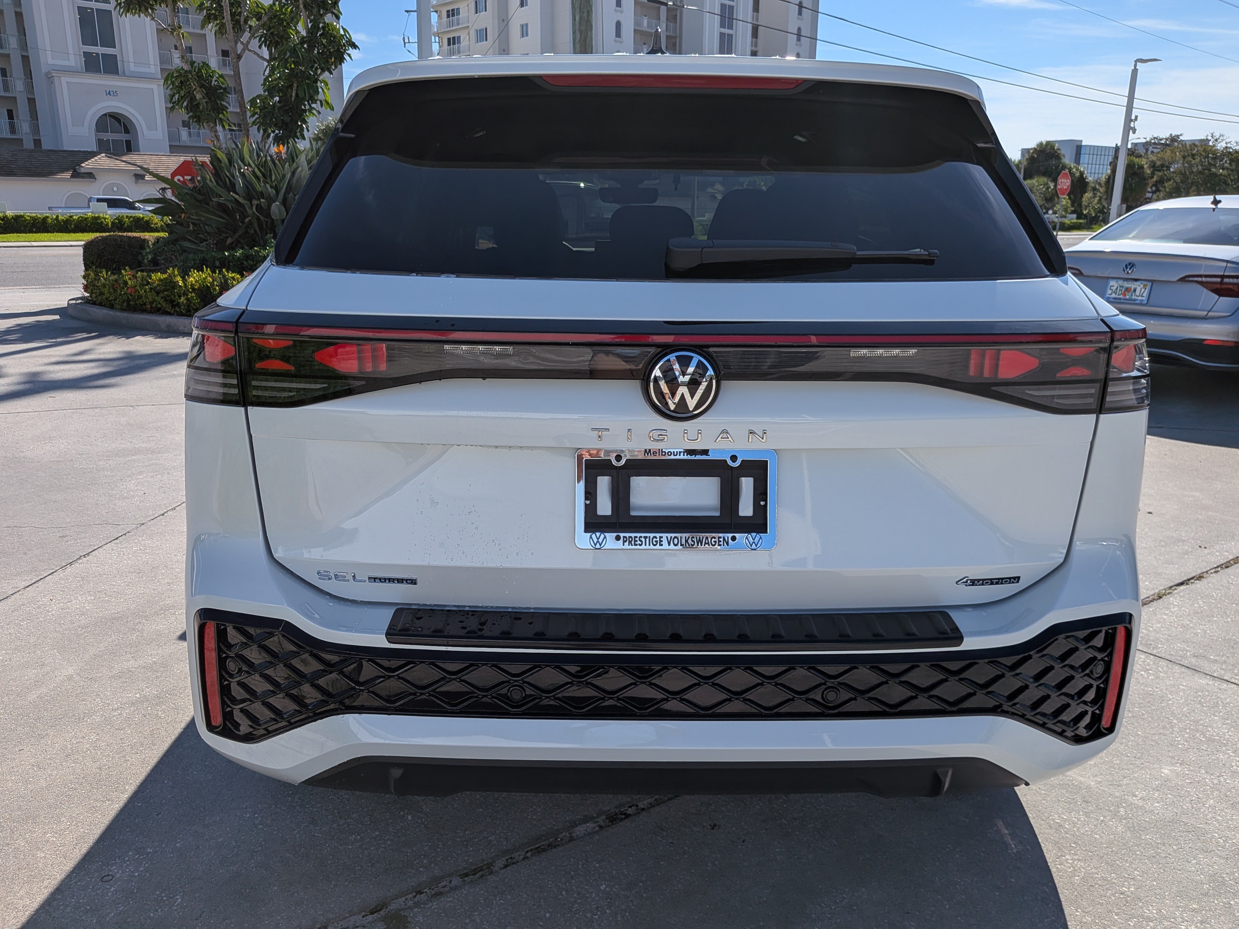 New 2026 Volkswagen Tiguan SEL R-Line AWD/4WD image 4