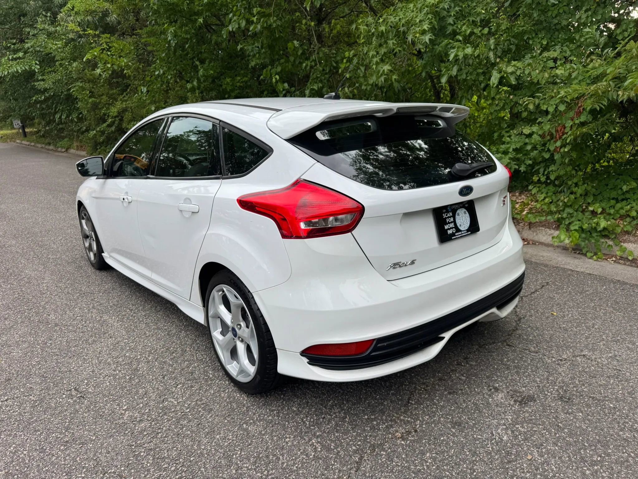 Used 2016 Ford Focus ST FWD image 5
