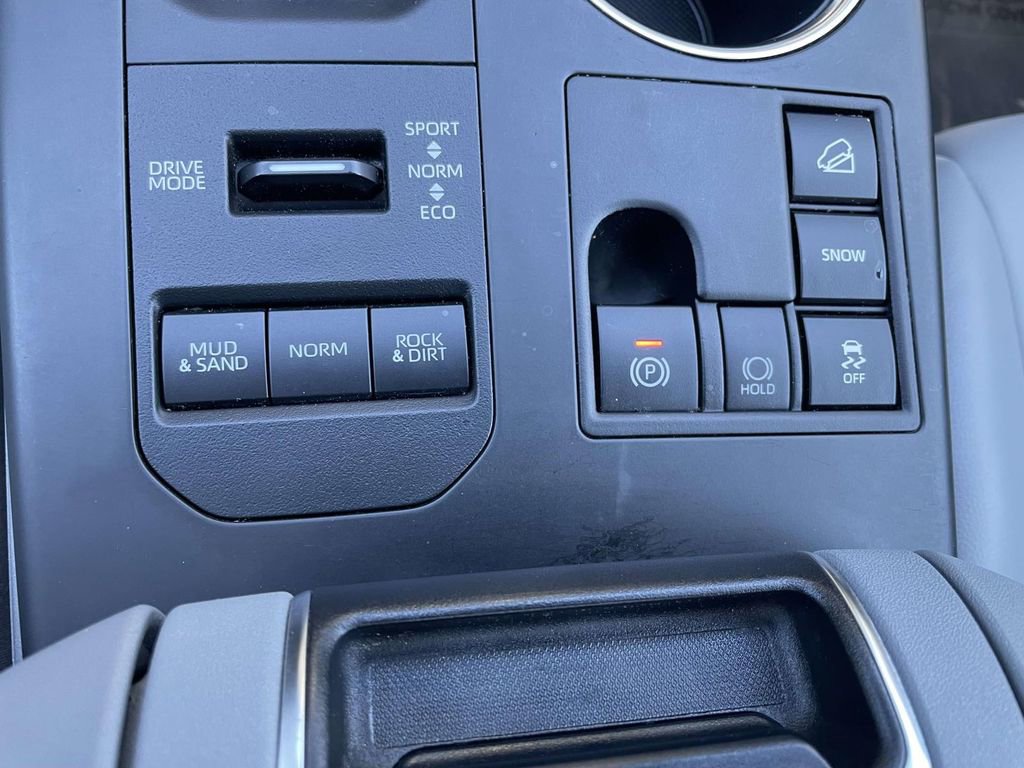 Used 2023 Toyota Highlander XLE AWD/4WD image 41