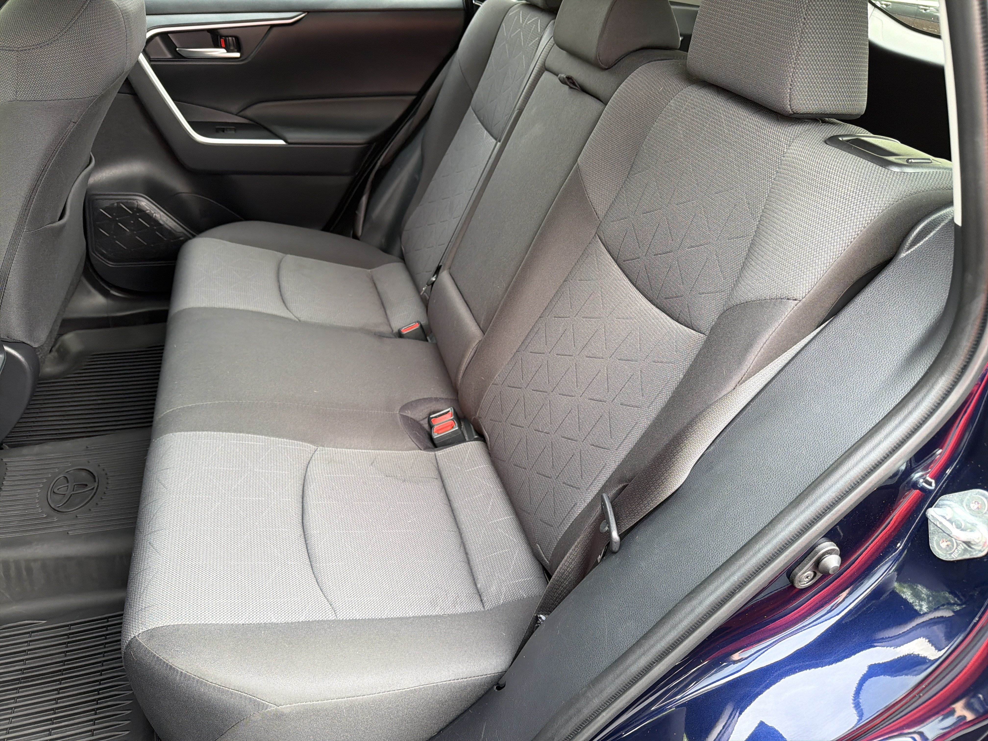 Used 2025 Toyota RAV4 XLE FWD image 18
