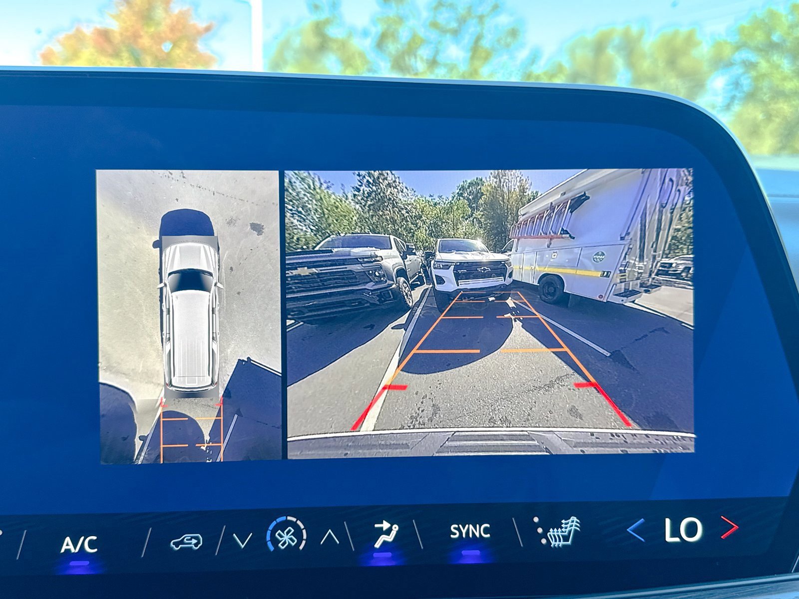 New 2026 Chevrolet Suburban LT image 37