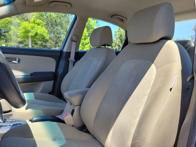 Used 2010 Hyundai Elantra GLS FWD image 12