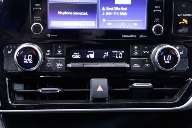 Used 2022 Toyota Highlander XLE AWD/4WD image 29