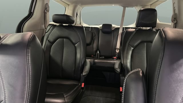 Used 2024 Chrysler Pacifica Touring-L FWD image 20