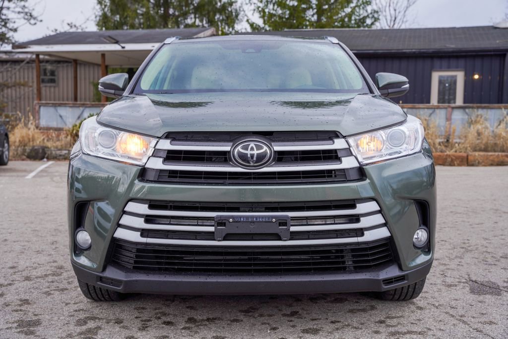 Used 2019 Toyota Highlander XLE w/ Carpet Mat Package (TMS) AWD/4WD image 10