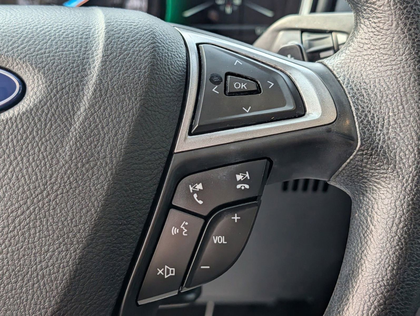 Used 2020 Ford Fusion SE image 30