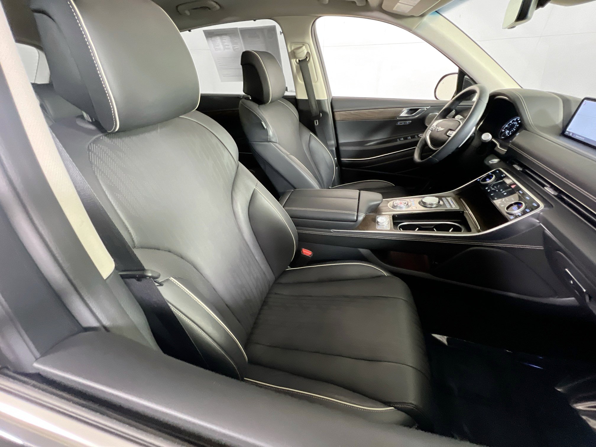 Used 2024 Genesis GV80 3.5T w/ Advanced Package image 29