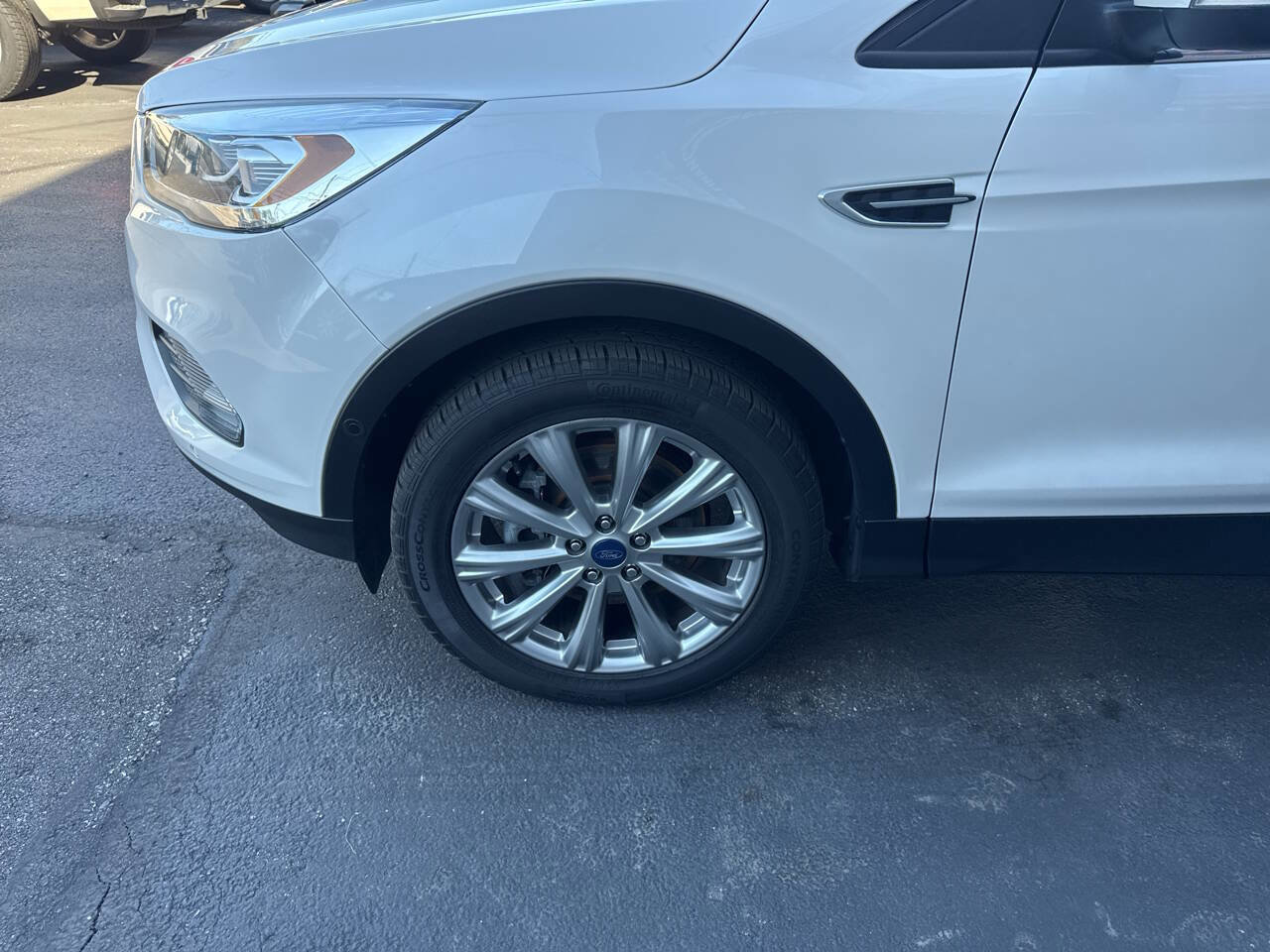 Used 2018 Ford Escape Titanium w/ Ford Safe & Smart Package image 4