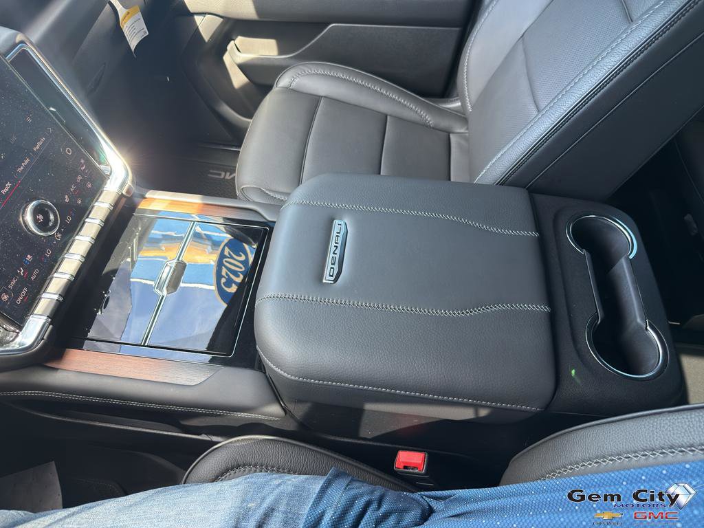 Used 2025 GMC Yukon XL Denali w/ Sun & Power Step Package AWD/4WD image 26