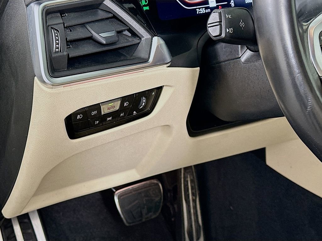 Used 2022 BMW 330i Sedan w/ M Sport Package image 10