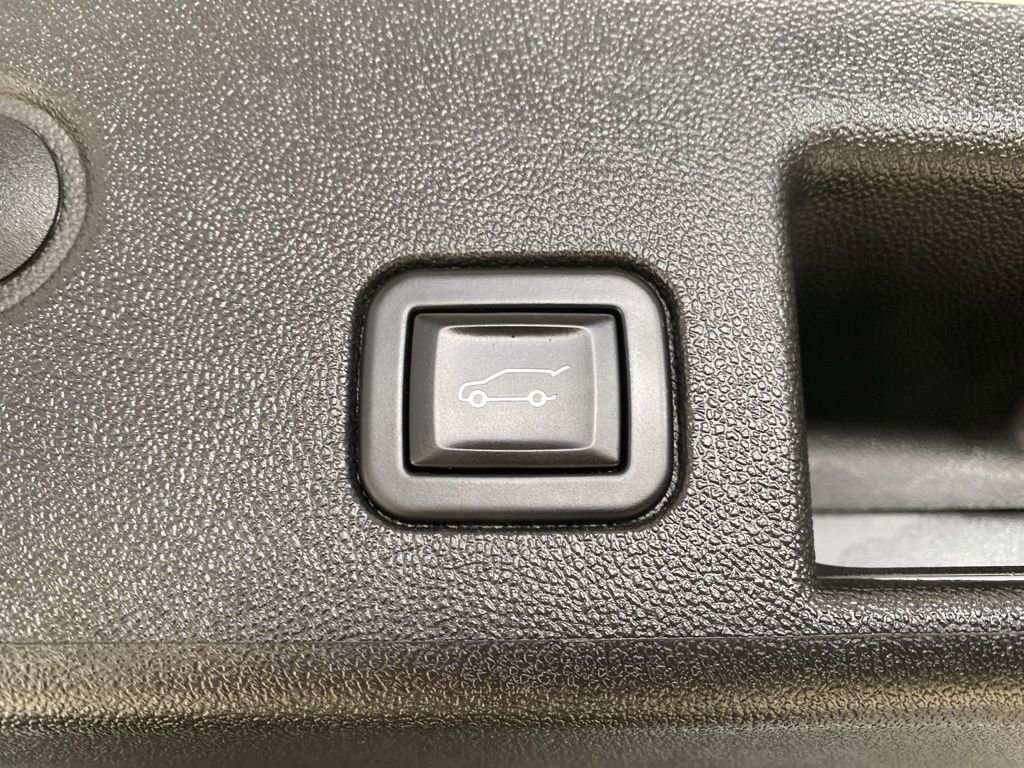 Used 2023 Chevrolet Equinox RS w/ RS Leather Package image 12