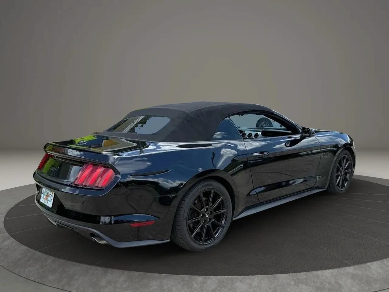 Used 2016 Ford Mustang GT Premium w/ Black Accent Package RWD image 7