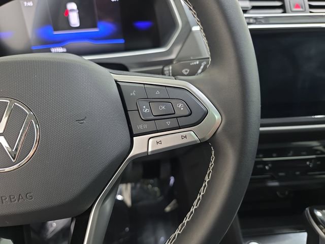 Used 2024 Volkswagen Tiguan SE w/ Panoramic Sunroof Package image 18