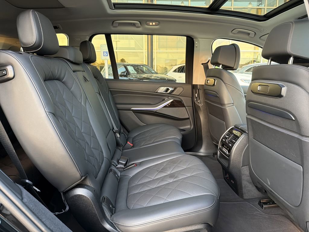 Used 2025 BMW X7 xDrive40i image 18