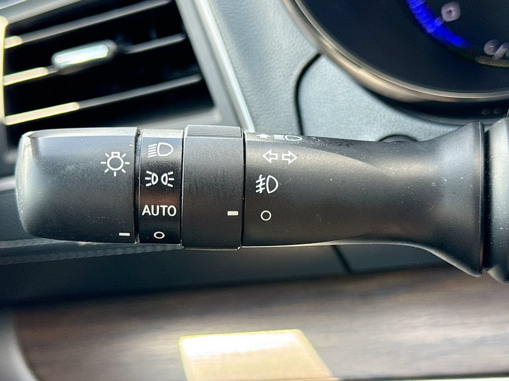Used 2019 Subaru Outback 3.6R Touring w/ Popular Package #3A AWD/4WD image 12