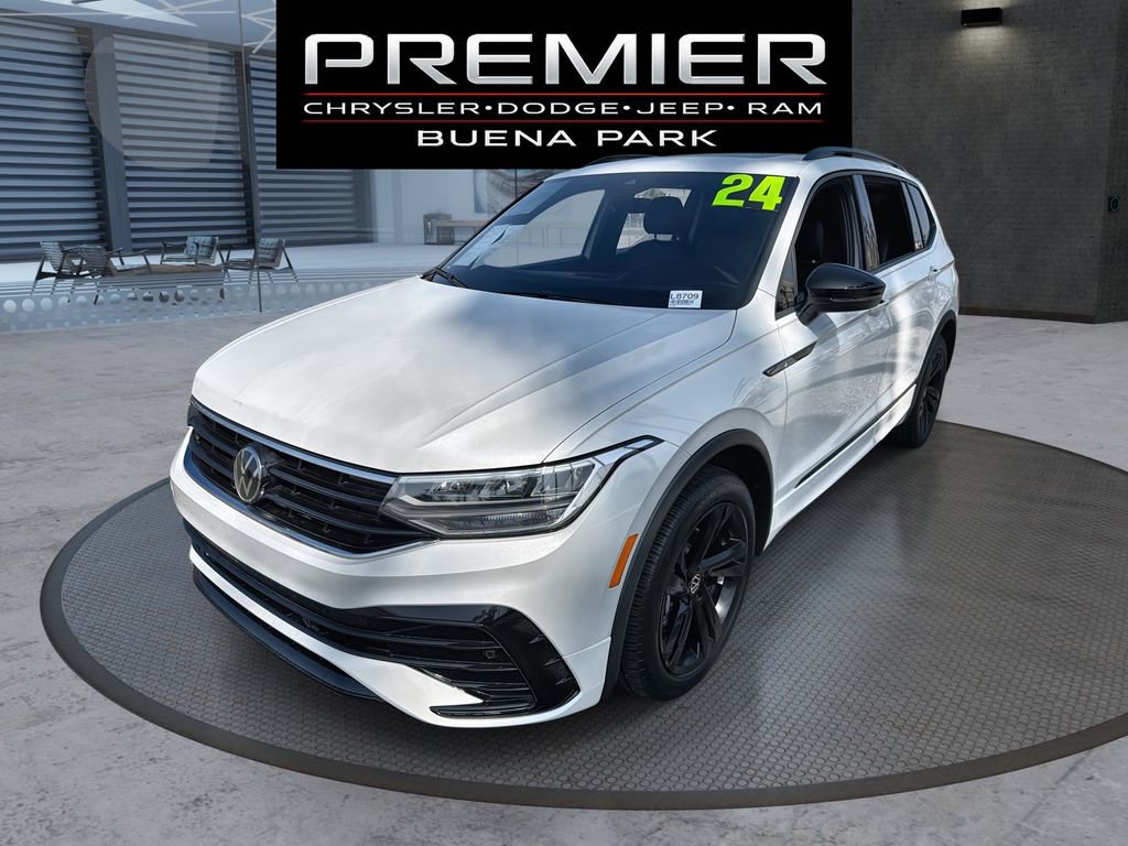 Used 2024 Volkswagen Tiguan SE R-Line image 1