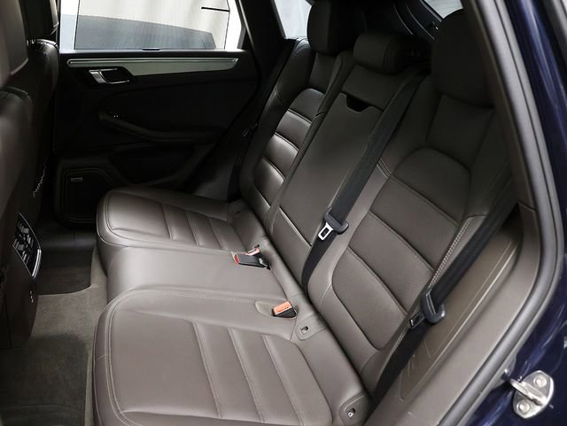 Used 2020 Porsche Macan Turbo image 12