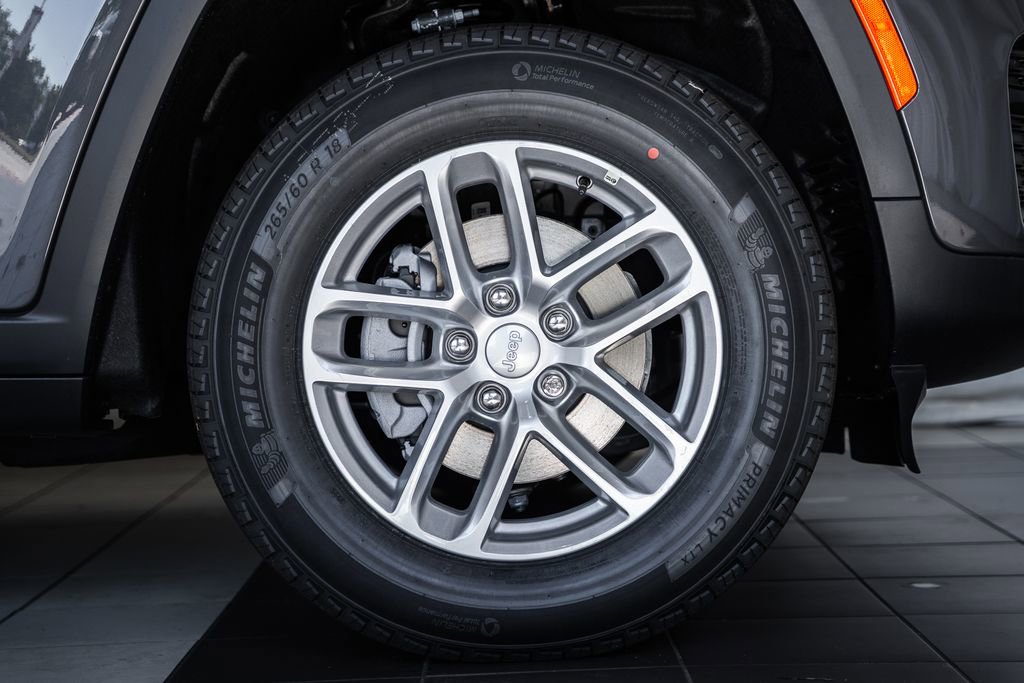 New 2025 Jeep Grand Cherokee Laredo X w/ Luxury Tech Group I image 15