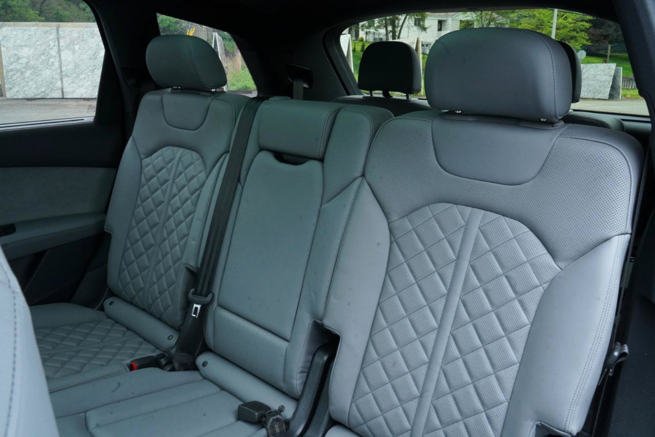 Used 2025 Audi SQ7 Premium Plus AWD/4WD image 43