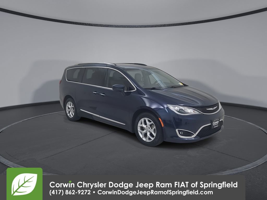 Used 2017 Chrysler Pacifica Touring-L Plus image 3