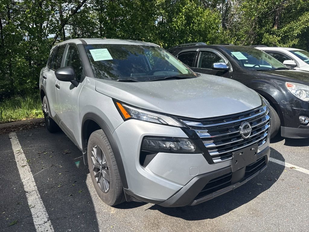 Used 2024 Nissan Rogue S AWD/4WD image 1