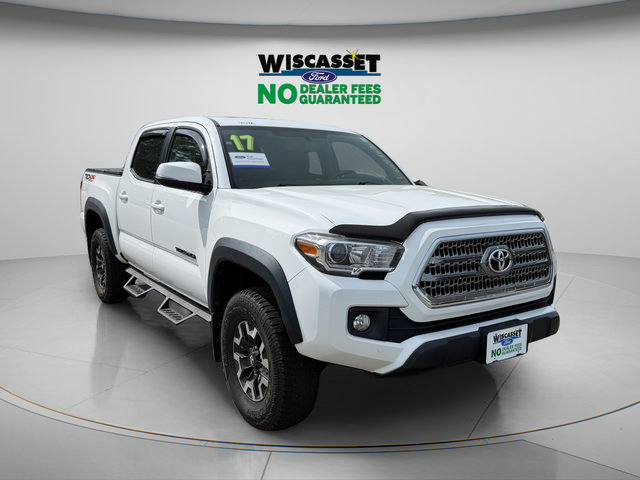 Used 2017 Toyota Tacoma TRD Off-Road w/ Premium & Technology Package AWD/4WD image 26