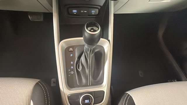 Used 2025 Hyundai Venue SEL FWD image 19
