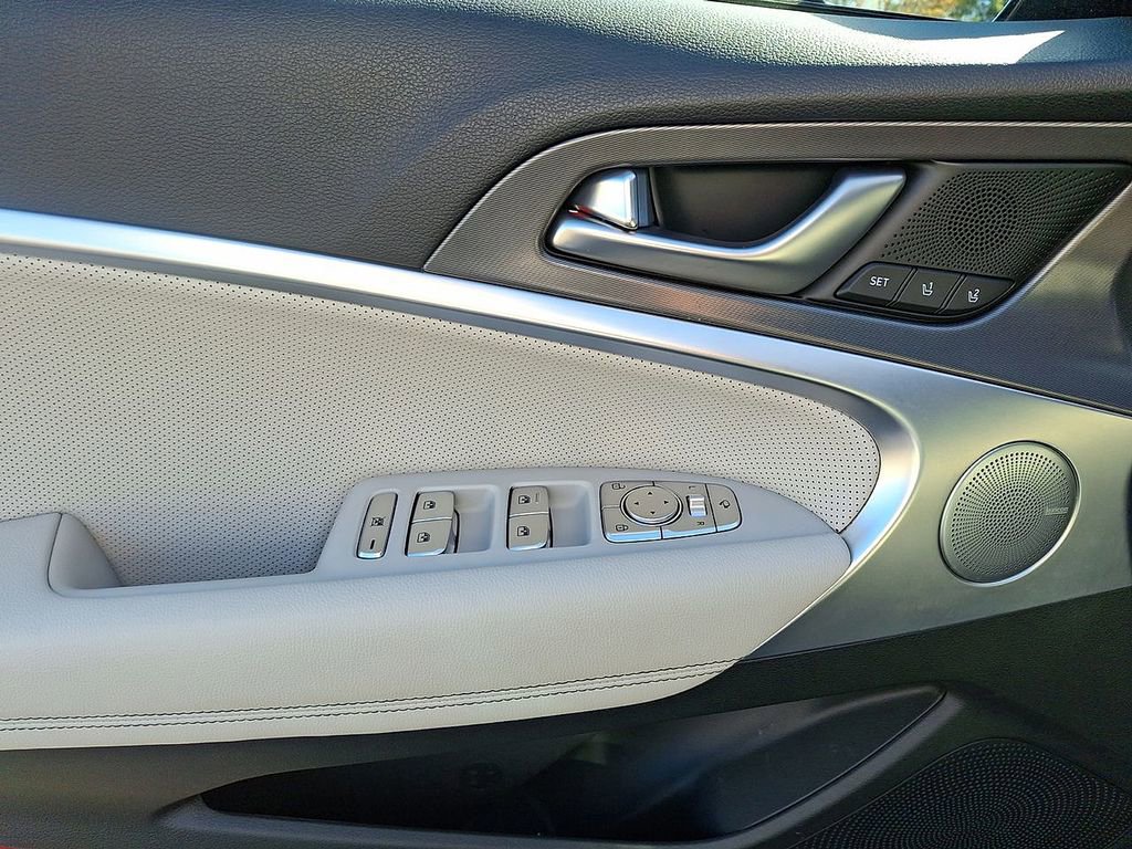 Certified 2025 Genesis G70 3.3T Advanced image 10