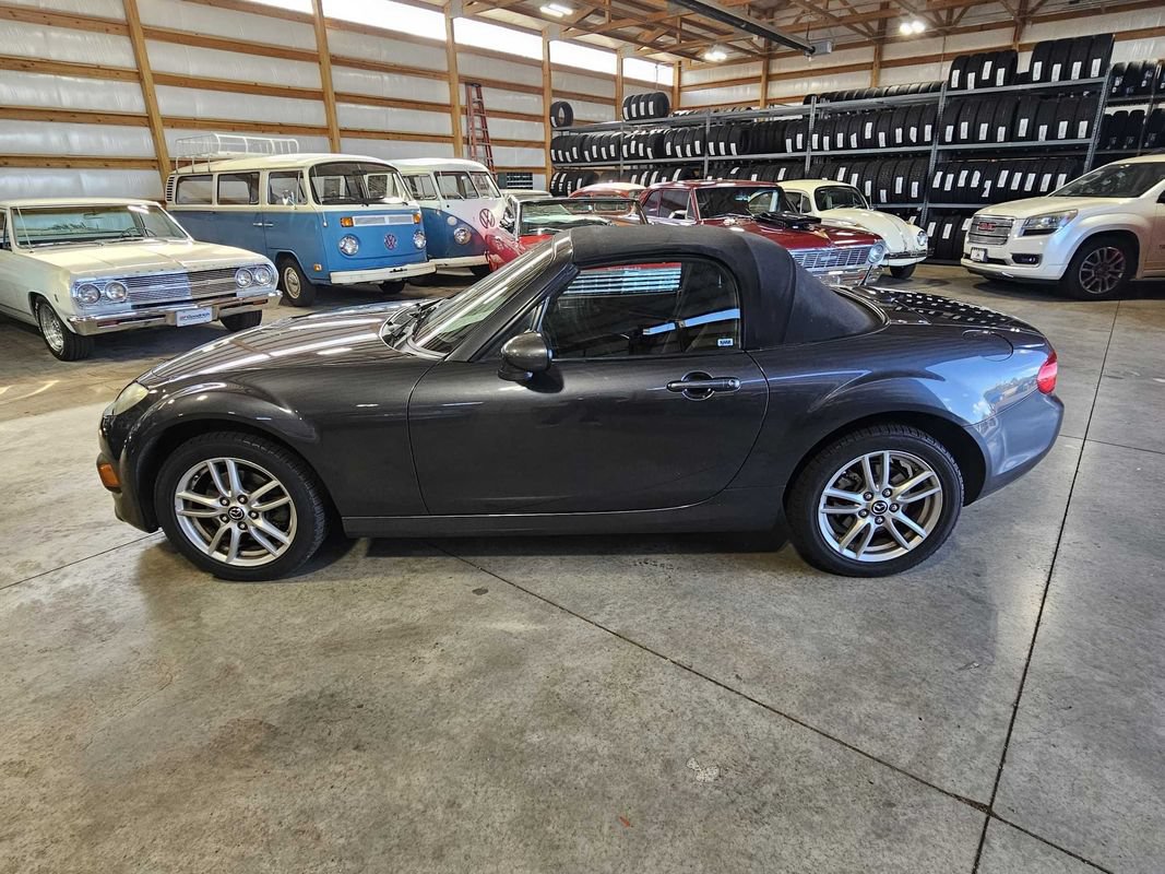 Used 2015 MAZDA MX-5 Miata Sport RWD image 5