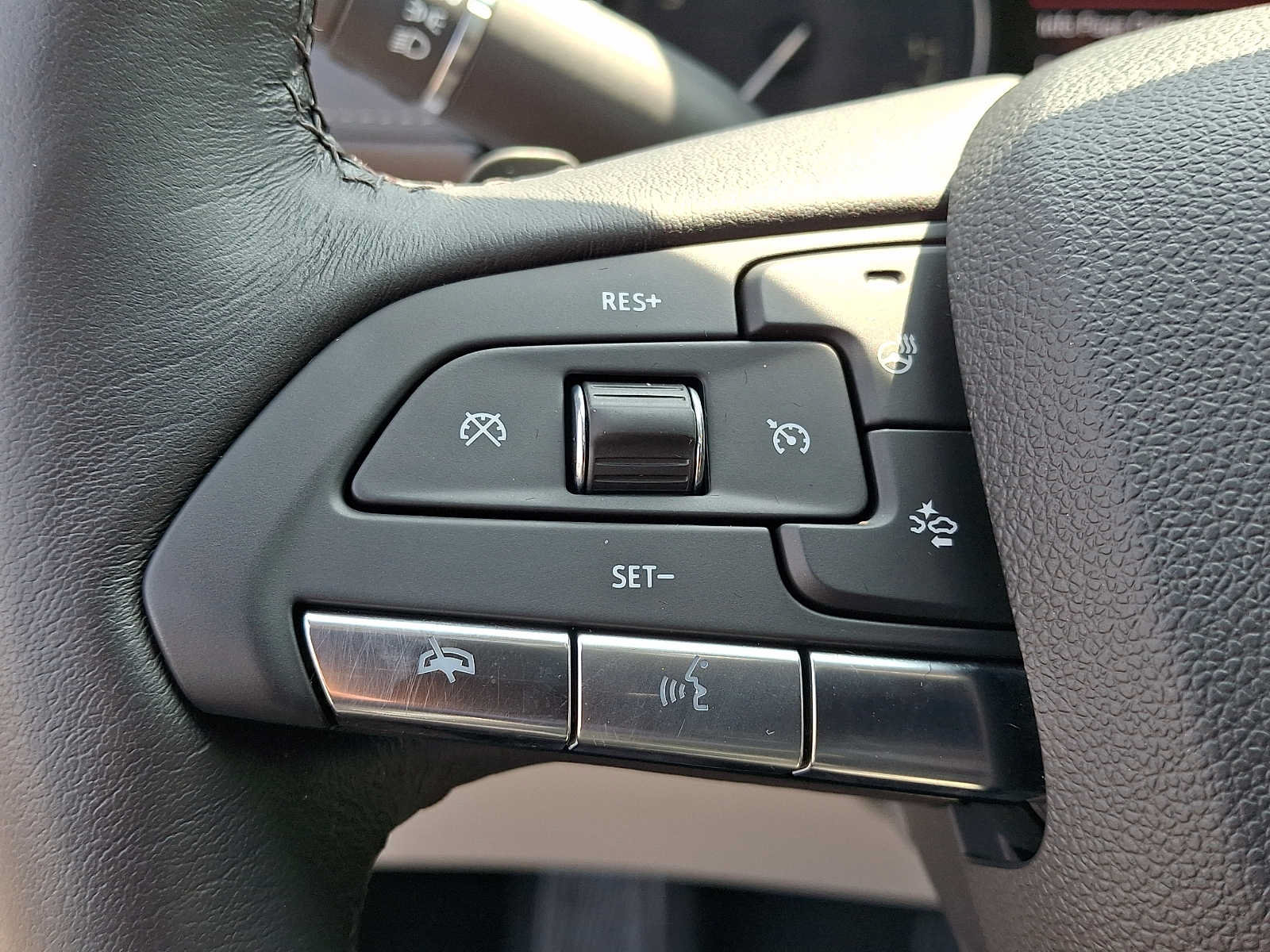 Used 2023 Cadillac XT4 Premium Luxury w/ Technology Package AWD/4WD image 21
